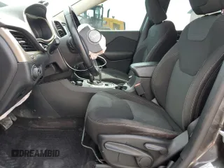 2016 Jeep Cherokee Latitude z VIN 1C4PJMCB0GW311046, wystawiony jako Copart lot #54308945 z przebiegiem 137 919 mil mil oraz Szkoda całkowita • Salvage title. Historia ofert i sprzedaży dostępna na DreamBid. Obrazek 7.
