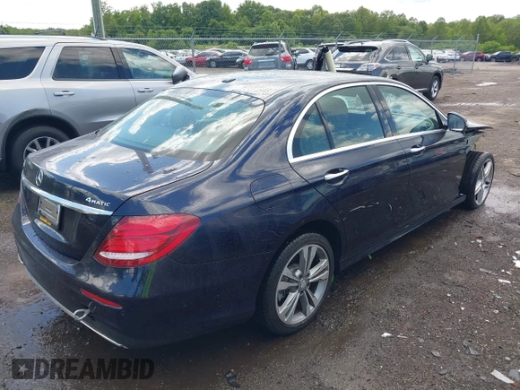 2018 Mercedes-Benz E 300 z VIN WDDZF4KB7JA432582, wystawiony jako IAAI lot #42220866 z przebiegiem 52 437 mil mil oraz . Historia ofert i sprzedaży dostępna na DreamBid. Obrazek 4.