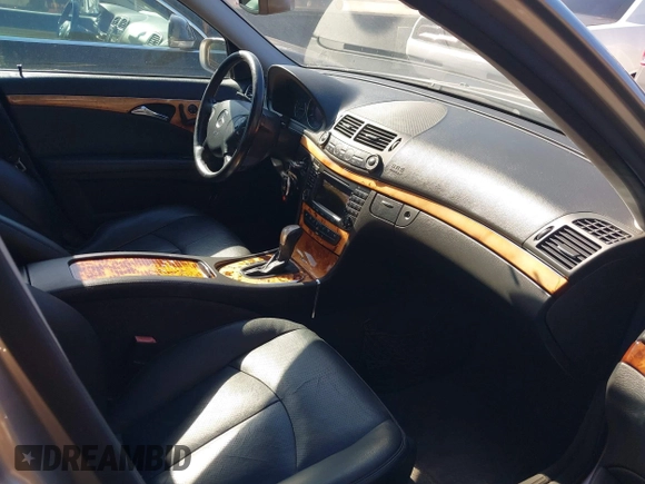 2005 Mercedes-Benz E-Class 3.2L CDI with VIN WDBUF26J05A816752, listed as a IAAI auction lot 41913774 with 153,120 mi miles. Bid and sale history available at carsss.com. Image 5.