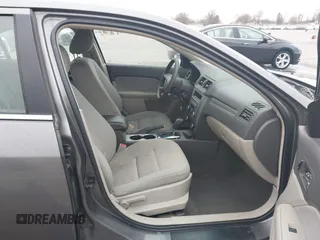 2011 Ford Fusion SE with VIN 3FAHP0HA7BR331095, listed as a IAAI auction lot 41911404 with 182,425 mi miles. Bid and sale history available at carsss.com. Image 5.