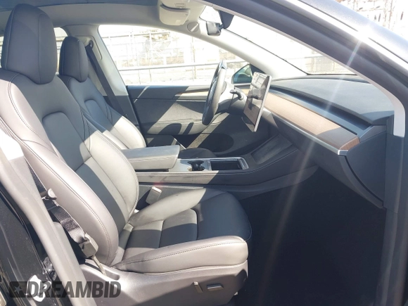 2025 Tesla Model Y Long Range with VIN 7SAYGDEE9SF278607, listed as a IAAI auction lot 41932084 with 9,667 mi miles and . Bid and sale history available at carsss.com. Image 5.