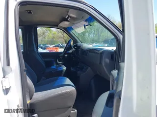 2002 Chevrolet Express Van with VIN 1GAHG39R721197305, listed as a IAAI auction lot 42041685 with 119,605 mi miles. Bid and sale history available at carsss.com. Image 5.