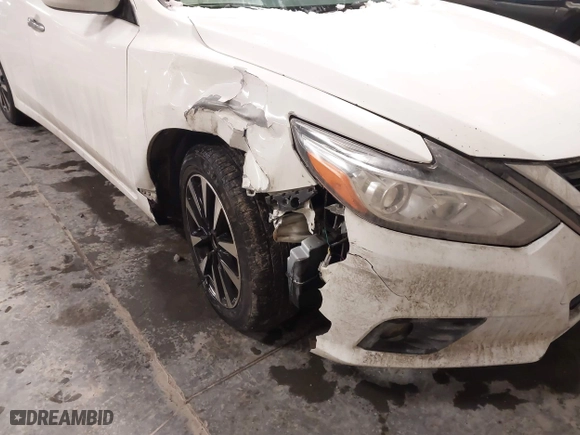 2018 Nissan Altima 2.5 SL with VIN 1N4AL3AP4JC260710, listed as a IAAI auction lot 41593136 with 133,367 mi miles. Bid and sale history available at carsss.com. Image 6.