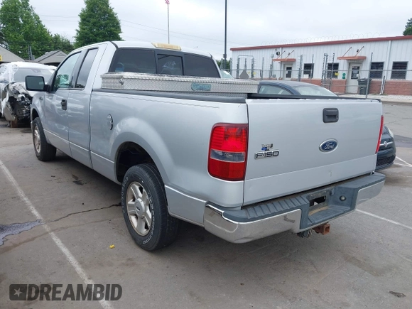 2004 Ford F-150 XL z VIN 1FTPX125X4NA15610, wystawiony jako IAAI lot #42316587 z przebiegiem 243 554 mil mil oraz . Historia ofert i sprzedaży dostępna na DreamBid. Obrazek 3.