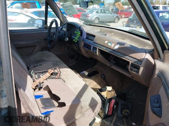 1992 Ford F-150 with VIN 1FTDF15Y1NPA17490, listed as a IAAI auction lot 41970697 with 171,419 mi miles. Bid and sale history available at carsss.com. Image 5.