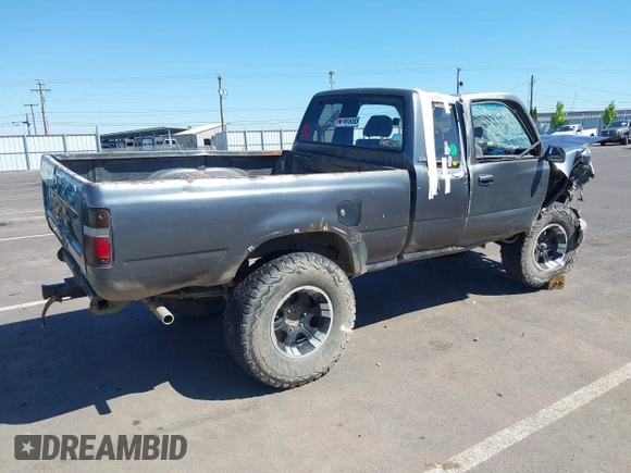 1990 Toyota Pickup SR5 z VIN JT4VN13G7L5019822, wystawiony jako IAAI lot #42194555 z przebiegiem 255 628 mil mil oraz . Historia ofert i sprzedaży dostępna na DreamBid. Obrazek 4.