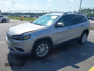 2020 Jeep Cherokee Latitude z VIN 1C4PJLCB3LD615147, wystawiony jako IAAI lot #42569825 z przebiegiem 128 952 mil mil oraz . Historia ofert i sprzedaży dostępna na DreamBid. Obrazek 2.