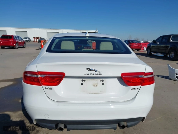 2018 Jaguar XE 25t with VIN SAJAR4FXXJCP31218, listed as a IAAI auction lot 41406848 with 117,538 mi miles. Bid and sale history available at carsss.com. Image 17.