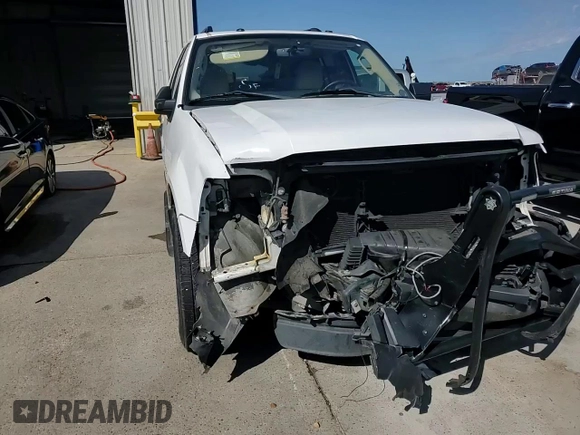 2015 Ford Expedition XL with VIN 1FMJU1FT8FEF44964, listed as a Copart auction lot 53561175 with Not provided miles and Salvage title. Bid and sale history available at DreamBid. Image 14.