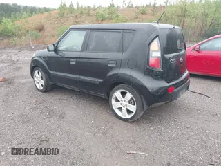 2010 Kia Soul + with VIN KNDJT2A24A7043661, listed as a IAAI auction lot 41981313 with 69,600 mi miles. Bid and sale history available at carsss.com. Image 3.