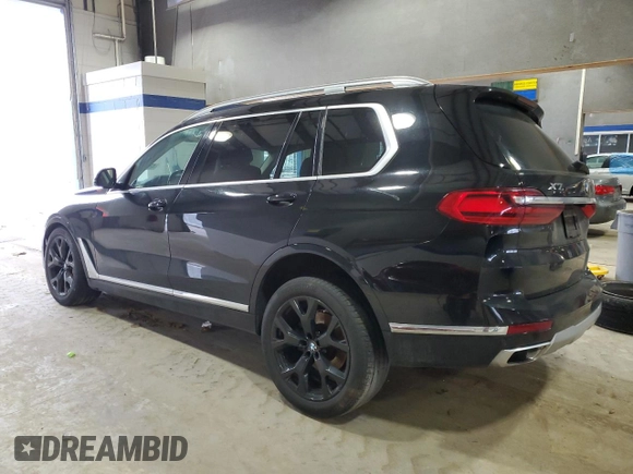 2020 BMW X7 xDrive40i with VIN 5UXCW2C02L9B60336, listed as a Copart auction lot 42796695 with 81,129 mi miles and Salvage Title. Bid and sale history available at carsss.com. Image 2.