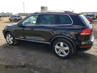 2012 Volkswagen Touareg Lux z VIN WVGEK9BP4CD008562, wystawiony jako Copart lot #47947675 z przebiegiem 136 048 mil mil oraz Szkoda całkowita • Salvage title. Historia ofert i sprzedaży dostępna na DreamBid. Obrazek 2.