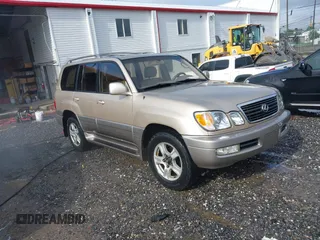 1999 Lexus LX 470 z VIN JT6HT00WXX0061565, wystawiony jako IAAI lot #42242356 z przebiegiem 267 395 mil mil oraz . Historia ofert i sprzedaży dostępna na DreamBid. Obrazek 1.