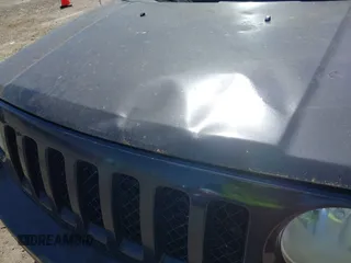 2014 Jeep Patriot Sport with VIN 1C4NJRBB6ED533895, listed as a IAAI auction lot 42206470 with 104,603 mi miles. Bid and sale history available at carsss.com. Image 6.
