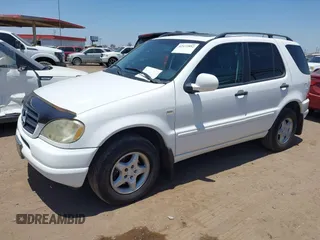 2000 Mercedes-Benz M 320/430/500 z VIN 4JGAB54E5YA157431, wystawiony jako IAAI lot #42472892 z przebiegiem 125 973 mil mil oraz . Historia ofert i sprzedaży dostępna na DreamBid. Obrazek 2.