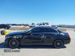 2021 Mercedes-Benz C 300 z VIN W1KWF8DB0MR618283, wystawiony jako IAAI lot #42084388 z przebiegiem 66 565 mil mil oraz . Historia ofert i sprzedaży dostępna na DreamBid. Obrazek 15.