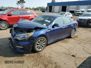 2019 Kia Optima LX z VIN 5XXGT4L38KG365093, wystawiony jako Copart lot #59172025 z przebiegiem 107 125 mil mil oraz Czysty tytuł • Clean title. Historia ofert i sprzedaży dostępna na DreamBid. Obrazek 1.
