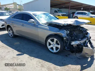 2006 Mercedes-Benz CLS 500 z VIN WDDDJ75X46A059753, wystawiony jako IAAI lot #42335719 z przebiegiem 113 962 mil mil oraz . Historia ofert i sprzedaży dostępna na DreamBid. Obrazek 1.