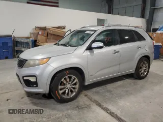 2011 Kia Sorento SX z VIN 5XYKWDA27BG133284, wystawiony jako Copart lot #54730825 z przebiegiem 183 299 mil mil oraz Szkoda całkowita • Salvage title. Historia ofert i sprzedaży dostępna na DreamBid. Obrazek 1.
