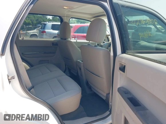 2011 Ford Escape XLT z VIN 1FMCU9DG3BKB69543, wystawiony jako IAAI lot #42763900 z przebiegiem 82 676 mil mil oraz . Historia ofert i sprzedaży dostępna na DreamBid. Obrazek 8.