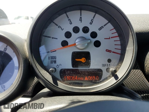 2011 MINI Convertible S with VIN WMWZP3C51BTX83131, listed as a Copart auction lot 57136355 with 118,364 mi miles and Clean Title. Bid and sale history available at DreamBid. Image 9.