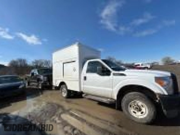 2013 Ford F-250 XL z VIN 1FDBF2B6XDEB43045, wystawiony jako IAAI lot #42511129 z przebiegiem 607 408 mil mil oraz . Historia ofert i sprzedaży dostępna na DreamBid. Obrazek 2.