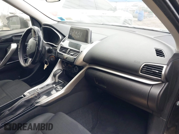 2019 Mitsubishi Eclipse Cross LE z VIN JA4AT4AA5KZ029187, wystawiony jako IAAI lot #41910421 z przebiegiem 204 485 mil mil oraz . Historia ofert i sprzedaży dostępna na DreamBid. Obrazek 5.