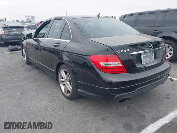 2014 Mercedes-Benz C 250 Sport с VIN WDDGF4HB8EA940242, выставлен на аукционе IAAI как лот 42661812 с пробегом 167 902 миль миль и . История ставок и продаж доступна на DreamBid. Изображение 3.