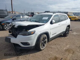 2019 Jeep Cherokee Latitude Plus z VIN 1C4PJLLB7KD443736, wystawiony jako IAAI lot #41632280 z przebiegiem 108 314 mil mil oraz . Historia ofert i sprzedaży dostępna na DreamBid. Obrazek 17.