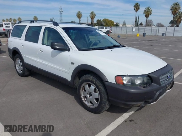 2004 Volvo V70 XC70 with VIN YV1SZ59H541135280, listed as a IAAI auction lot 41689647 with 195,802 mi miles. Bid and sale history available at carsss.com. Image 1.