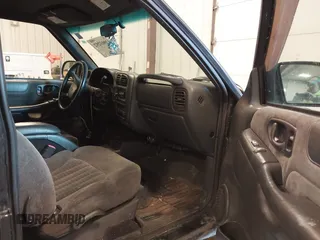 2002 Chevrolet S-10 LS with VIN 1GCCT19W728130377, listed as a IAAI auction lot 42003292 with 248,750 mi miles. Bid and sale history available at carsss.com. Image 5.