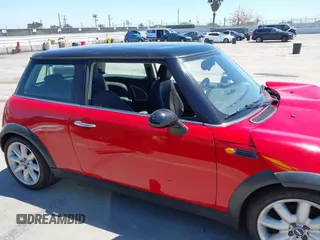 2005 MINI Hardtop z VIN WMWRC33485TJ65604, wystawiony jako IAAI lot #42239566 z przebiegiem 145 149 mil mil oraz . Historia ofert i sprzedaży dostępna na DreamBid. Obrazek 13.