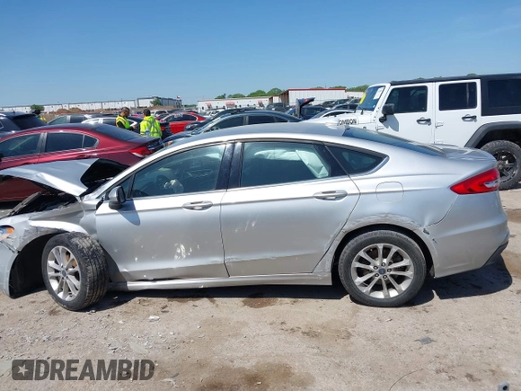 2019 Ford Fusion SE with VIN 3FA6P0LU1KR222141, listed as a IAAI auction lot 42000677 with 122,898 mi miles and . Bid and sale history available at carsss.com. Image 14.