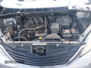 2012 Toyota Sienna LE AAS z VIN 5TDKK3DC2CS245540, wystawiony jako IAAI lot #41622653 z przebiegiem 226 969 mil mil oraz . Historia ofert i sprzedaży dostępna na DreamBid. Obrazek 10.