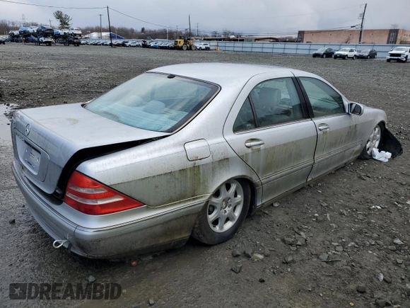 2000 Mercedes-Benz S 320/430/500 z VIN WDBNG70J5YA021272, wystawiony jako Copart lot #50447105 z przebiegiem Nie podano mil oraz Czysty tytuł • Clean title. Historia ofert i sprzedaży dostępna na DreamBid. Obrazek 3.