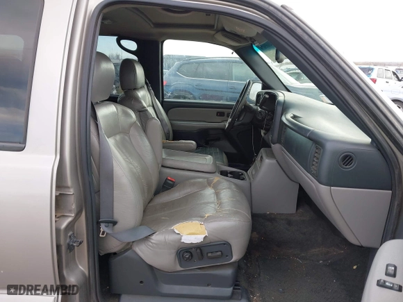 2001 Chevrolet Tahoe LS with VIN 1GNEK13T01J126308, listed as a IAAI auction lot 41685879 with 263,636 mi miles. Bid and sale history available at carsss.com. Image 5.