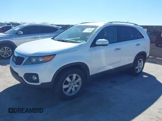 2013 Kia Sorento LX with VIN 5XYKT4A2XDG337427, listed as a IAAI auction lot 41730880 with 219,984 mi miles. Bid and sale history available at carsss.com. Image 2.