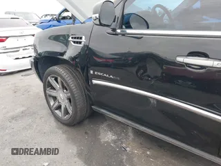 2008 Cadillac Escalade z VIN 1GYFK63848R223426, wystawiony jako IAAI lot #41981521 z przebiegiem 136 773 mil mil oraz . Historia ofert i sprzedaży dostępna na DreamBid. Obrazek 6.