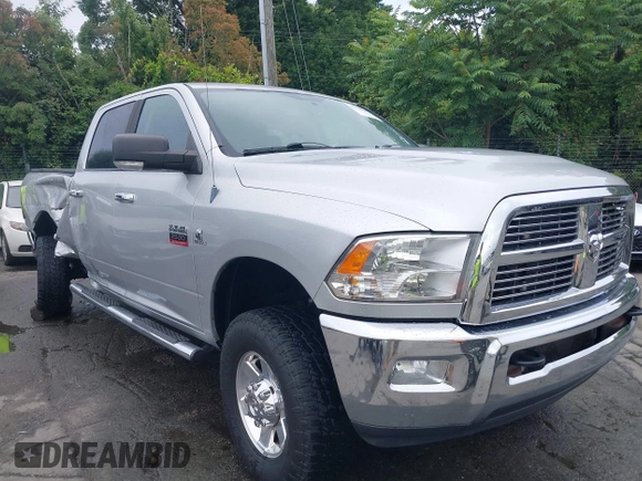 2010 Dodge 2500 SLT z VIN 3D7UT2CL9AG130789, wystawiony jako IAAI lot #42358839 z przebiegiem 128 802 mil mil oraz . Historia ofert i sprzedaży dostępna na DreamBid. Obrazek 1.