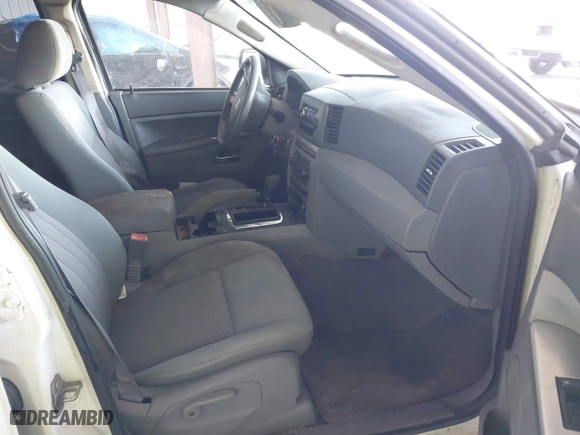 2005 Jeep Grand Cherokee Laredo with VIN 1J4GS48K15C536705, listed as a IAAI auction lot 41800947 with 0 mi miles. Bid and sale history available at carsss.com. Image 5.