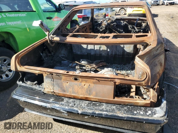 1984 Mercedes-Benz 500 z VIN WDBCA44A5EA079878, wystawiony jako Copart lot #49240915 z przebiegiem Nie podano mil oraz Nie do naprawy • Non repairable. Historia ofert i sprzedaży dostępna na DreamBid. Obrazek 6.