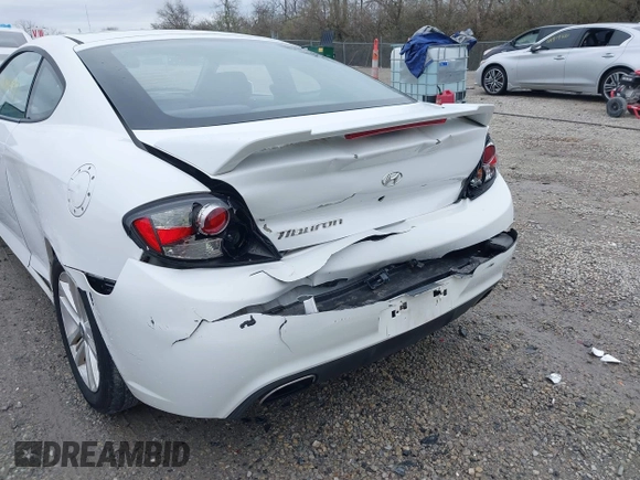 2008 Hyundai Tiburon GS z VIN KMHHM66D58U283273, wystawiony jako IAAI lot #41900097 z przebiegiem 154 013 mil mil oraz . Historia ofert i sprzedaży dostępna na DreamBid. Obrazek 6.