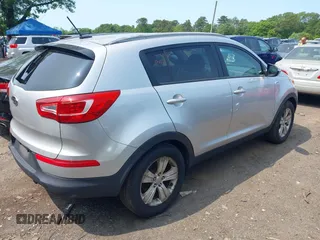 2011 Kia Sportage LX z VIN KNDPBCA20B7026845, wystawiony jako IAAI lot #42370233 z przebiegiem 181 329 mil mil oraz . Historia ofert i sprzedaży dostępna na DreamBid. Obrazek 4.