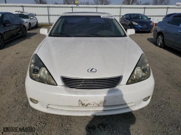 2005 Lexus ES 330 with VIN JTHBA30G955073946, listed as a Copart auction lot 42564615 with 218,641 mi miles and Salvage Title. Bid and sale history available at carsss.com. Image 5.