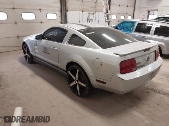 2007 Ford Mustang Deluxe with VIN 1ZVFT80N275299092, listed as a IAAI auction lot 41843625 with 176,599 mi miles. Bid and sale history available at carsss.com. Image 3.