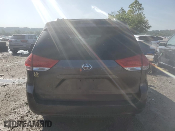 2012 Toyota Sienna XLE AAS z VIN 5TDYK3DC2CS196804, wystawiony jako Copart lot #65655755 z przebiegiem 298 629 mil mil oraz Czysty tytuł • Clean title. Historia ofert i sprzedaży dostępna na DreamBid. Obrazek 6.