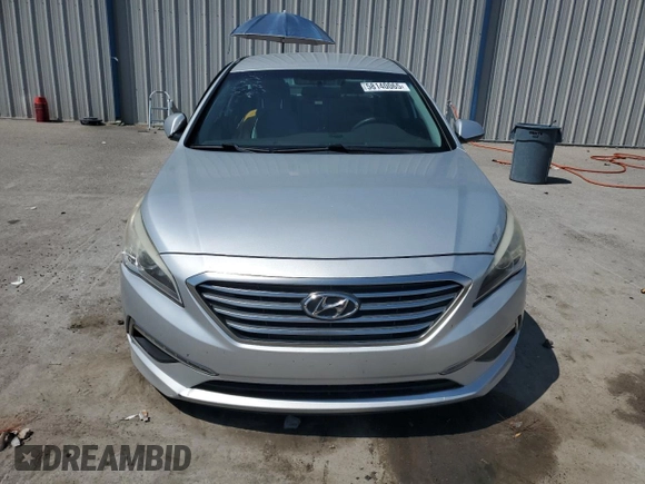 2015 Hyundai Sonata SE z VIN 5NPE24AF6FH108144, wystawiony jako Copart lot #58140065 z przebiegiem 126 031 mil mil oraz Szkoda całkowita • Salvage title. Historia ofert i sprzedaży dostępna na DreamBid. Obrazek 5.