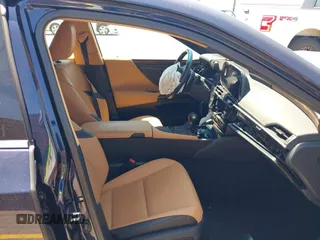 2022 Lexus ES 350 z VIN 58ADZ1B12NU135987, wystawiony jako IAAI lot #42216317 z przebiegiem 55 515 mil mil oraz . Historia ofert i sprzedaży dostępna na DreamBid. Obrazek 5.