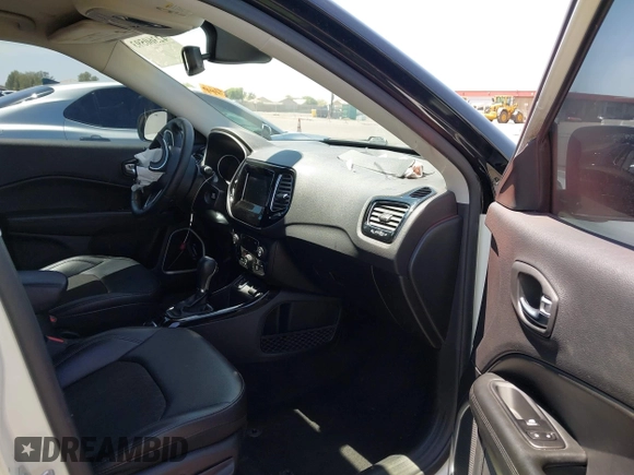 2020 Jeep Compass Latitude с VIN 3C4NJCBB5LT129328, выставлен на аукционе IAAI как лот 42360593 с пробегом 51 874 миль миль и . История ставок и продаж доступна на DreamBid. Изображение 5.