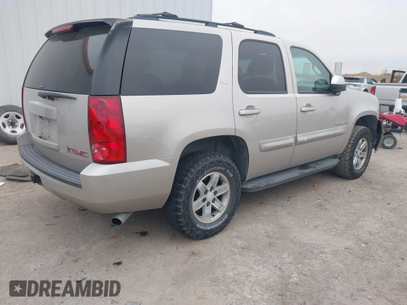 2008 GMC Yukon SLT w/4SB with VIN 1GKFC13J18R174960, listed as a IAAI auction lot 41382763 with 184,456 mi miles. Bid and sale history available at carsss.com. Image 4.